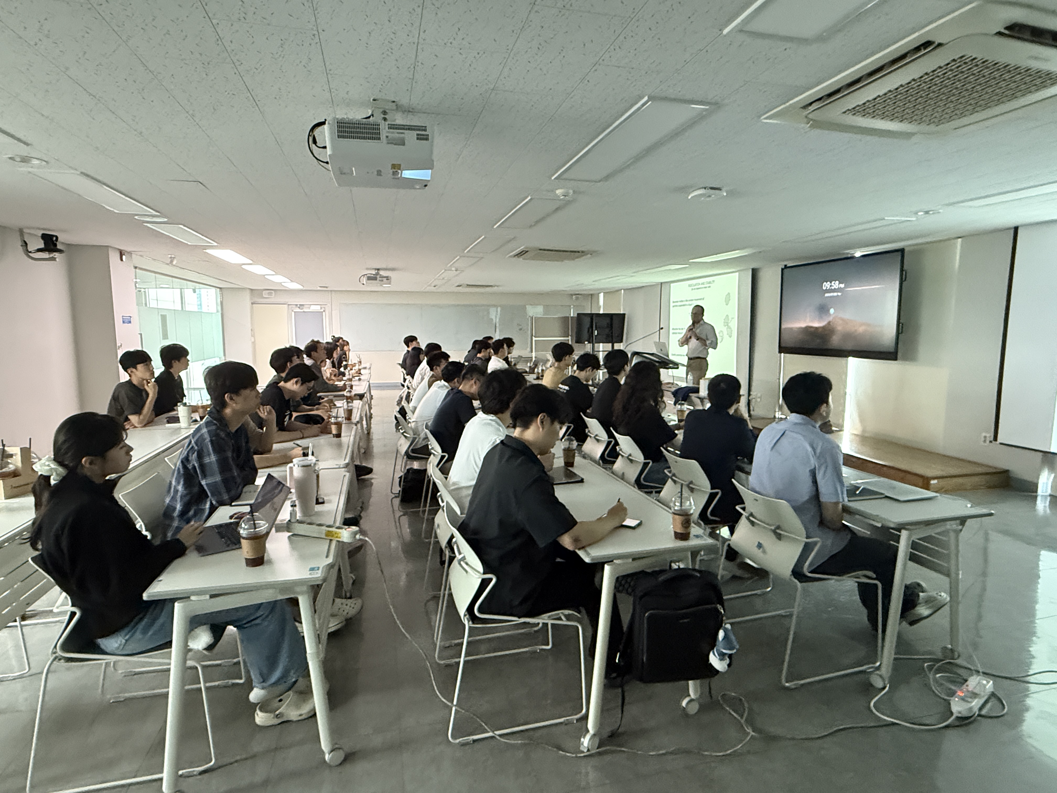 Nicolas Roussel 교수, "Rheology and Processing of Construction Materials" 주제로 한양대학교 세미나 발표